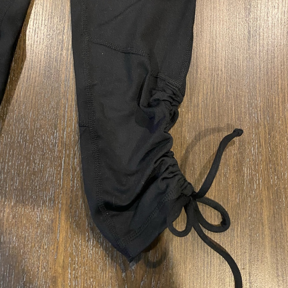 BNWT Zella Leggings that tie at the ankle! - Picture 4 of 6
